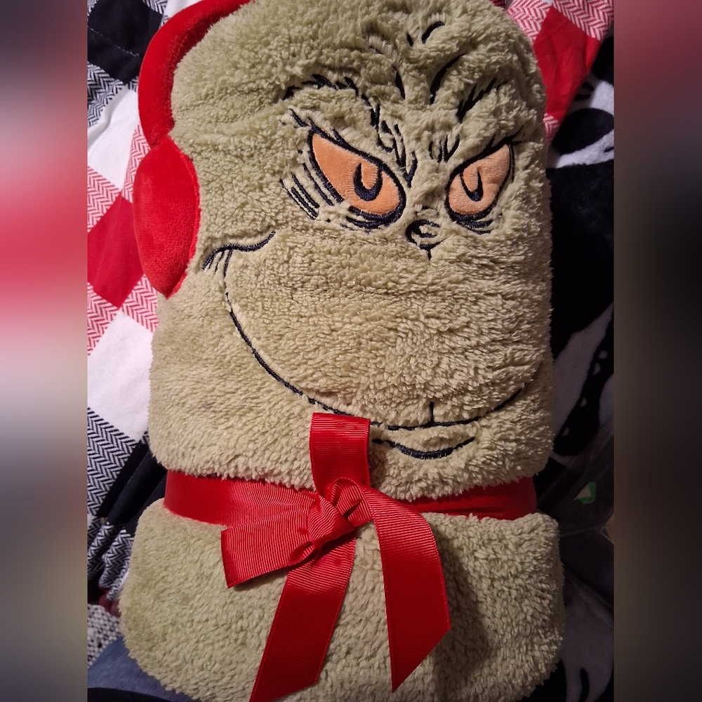 Department 56 Grinch Throw with Red Accents